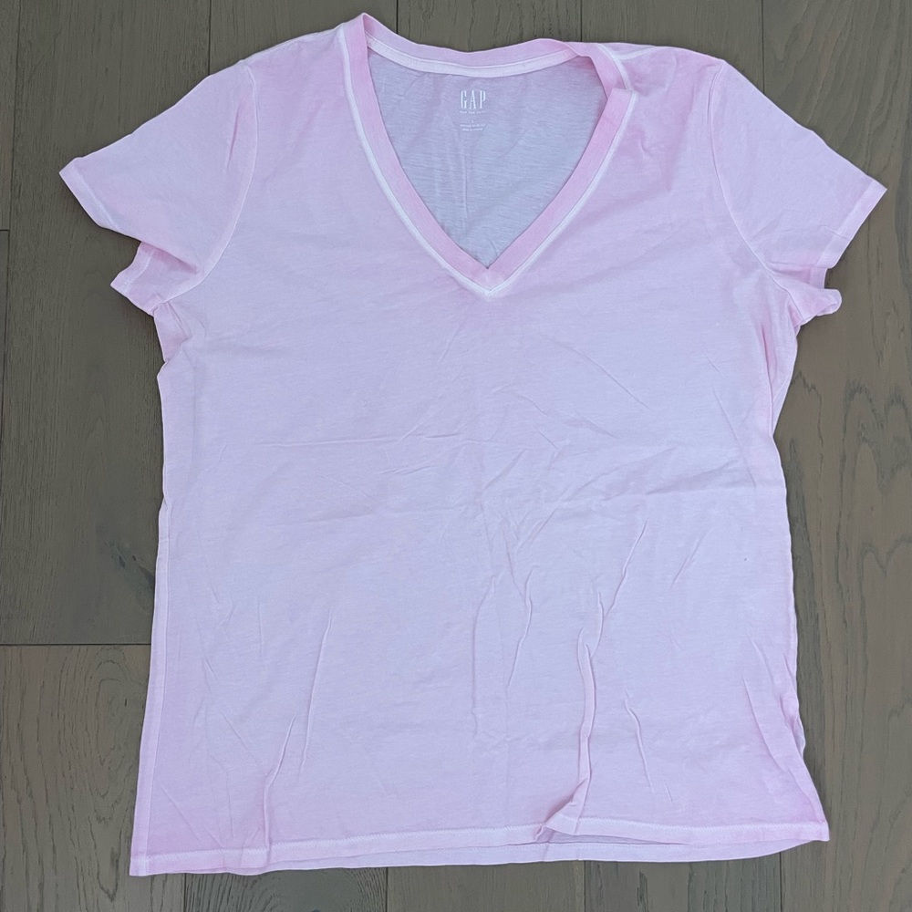 Gap pink v-neck tee